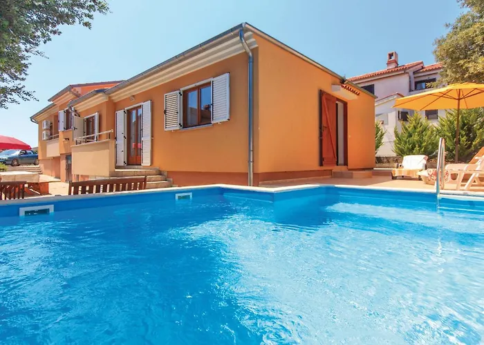 Stunning Home In Pula With Outdoor Swimming Pool