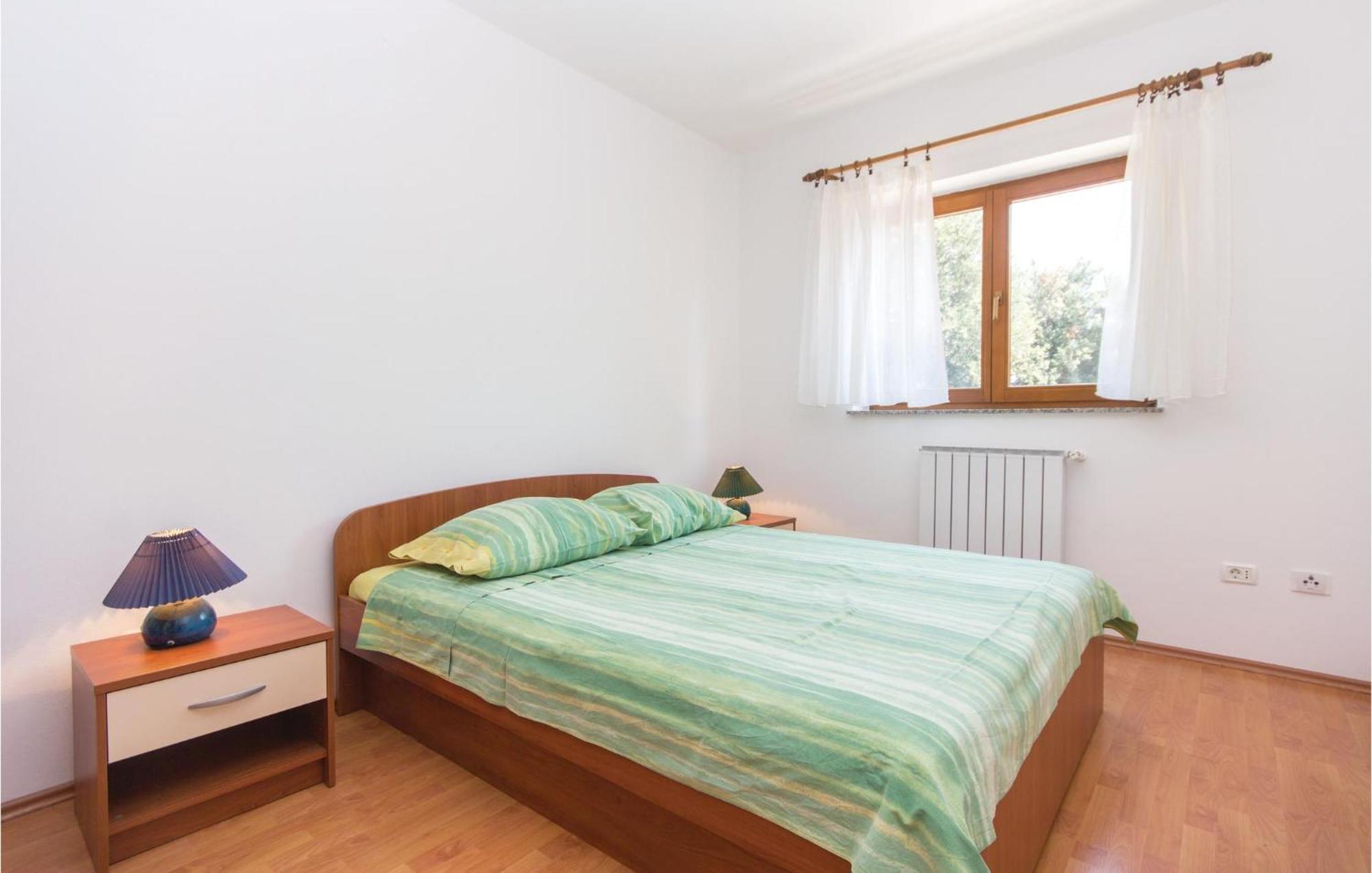 Stunning Home In Pula With Outdoor Swimming Pool Vikendica